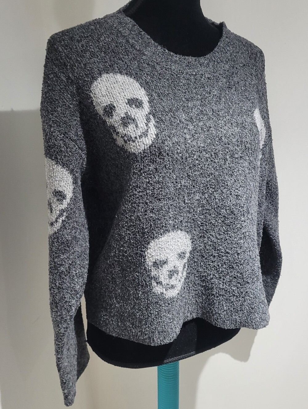 Women's Gray Skull Pattern Crewneck Sweater Medium Monochrome Comfy Knit - Picture 2 of 7